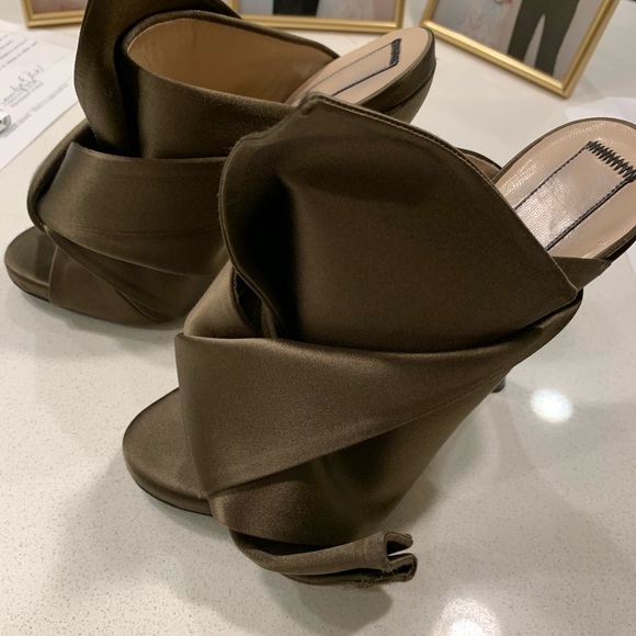 Nº21
satin bow mules - Picture 4 of 6